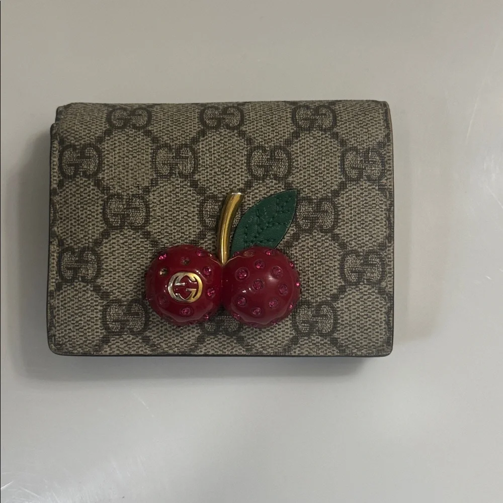 Gucci GG Supreme Cherry🍒 Wallet 476050.1147 • Crystal Cherry Motif Discontinued